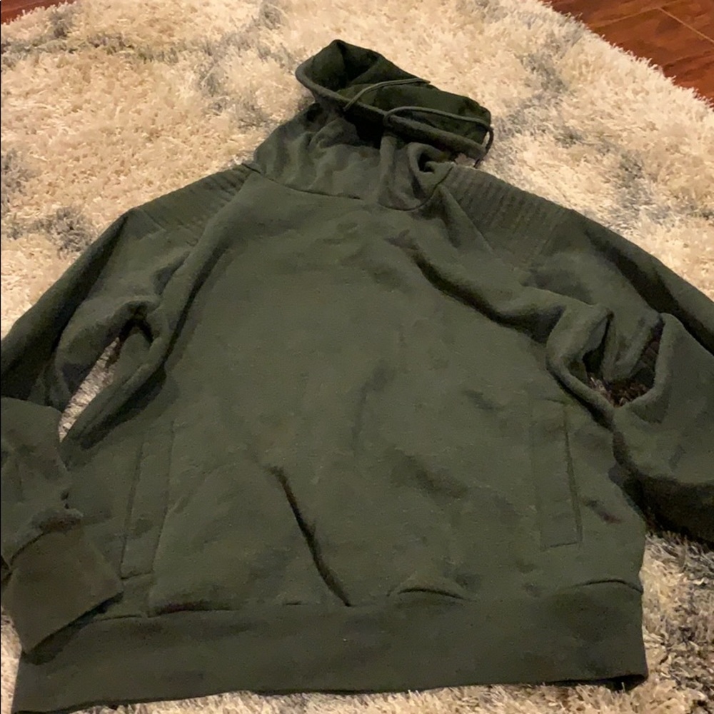 Long neck sweatshirt